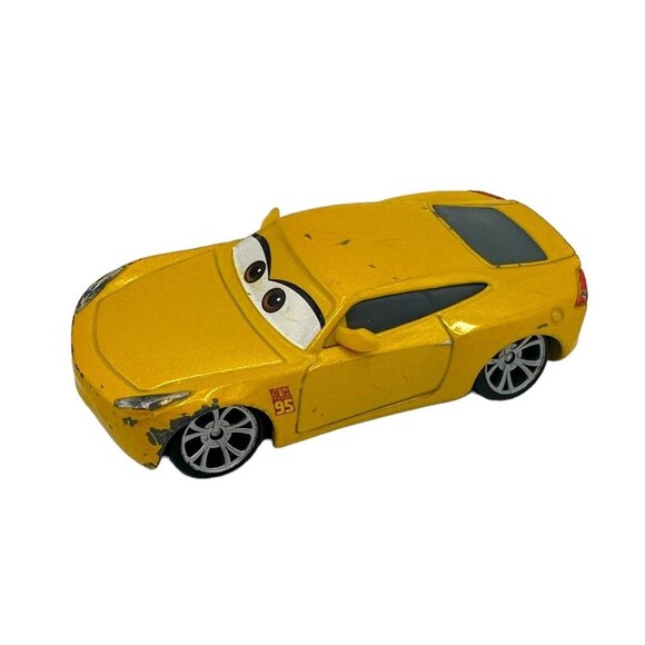 DISNEY PIXAR CARS 3 Fireball Beach CRUZ RAMIREZ 1:55 DIE-CAST - Picture 1 of 6